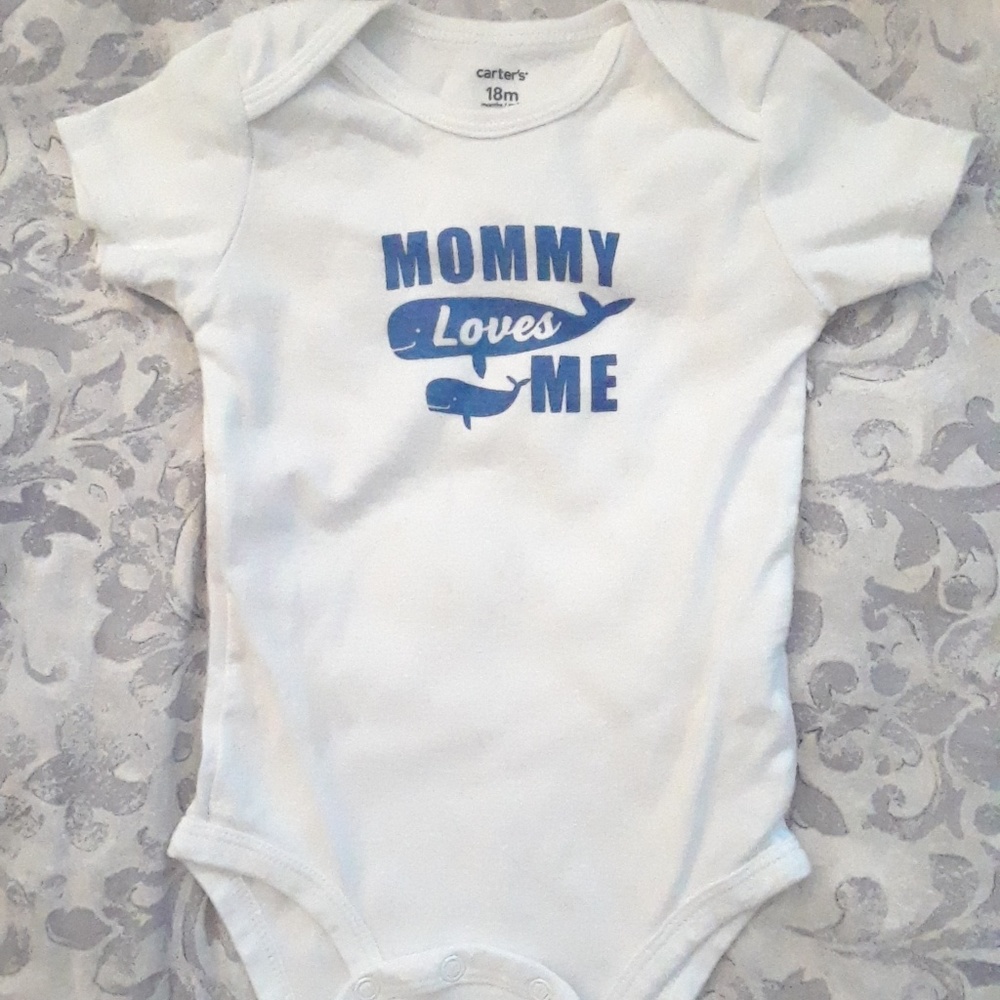 CARTER'S "MOMMY LOVES ME" ONESIE! SO CUTE!!!🐰🐣🐻